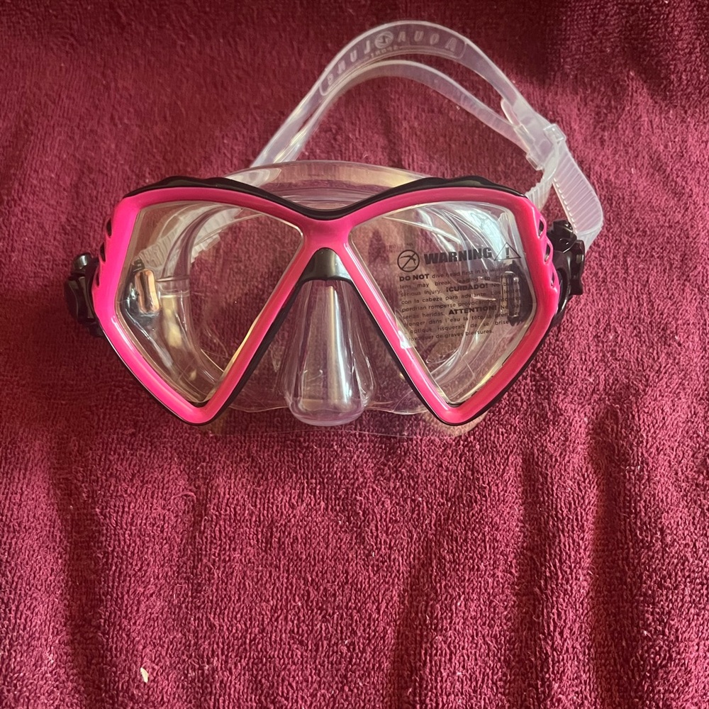 AQUA LUNG CUB MASK- JUNIOR SIZE- 6.25 INCHES- NWT